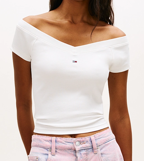 T-shirt slim fit a coste con spalle scoperte