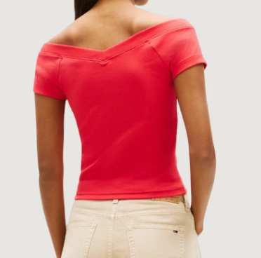 T-shirt slim fit a coste con spalle scoperte