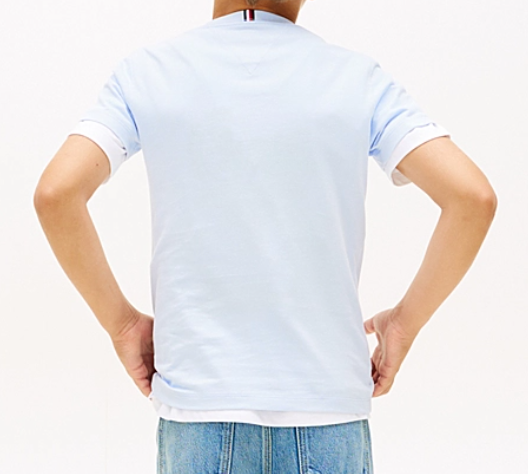 T-shirt Essential con bandierina ricamata