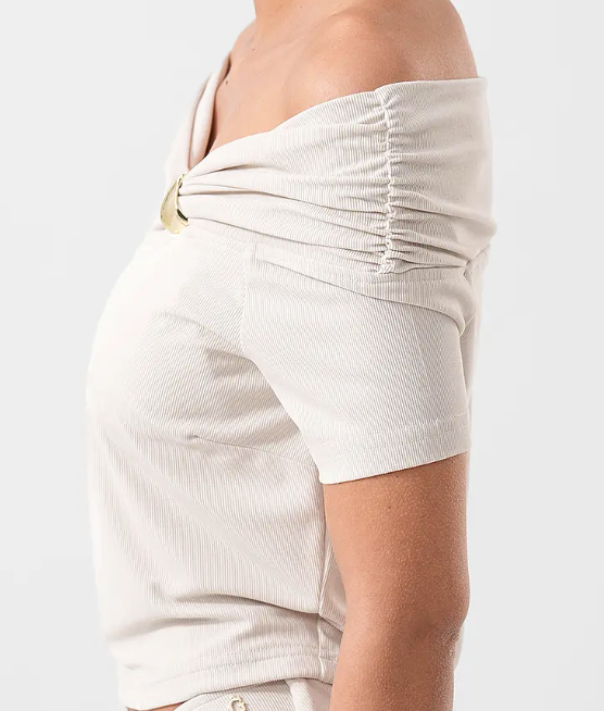 Top in maglia drappeggiato off-shoulder