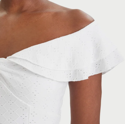 Top Guess Bianco Scollo Barca Sangallo e Volant Elegante